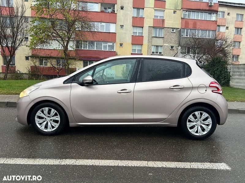 Second-hand Peugeot 208 Active 95 CP (69 kW) 2012 Culoaregalbeuriu Hatchback
