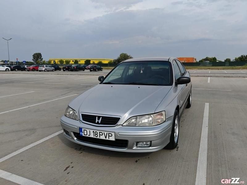 Argintiu Utilizat 2000 Honda Accord Berlinǎ | 1.450 EUR - Imagine 1/4