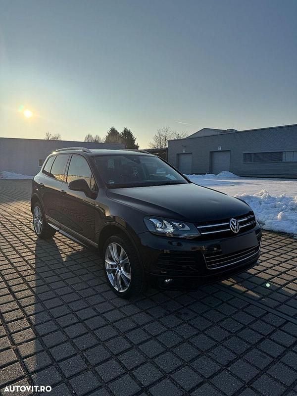 Culoarenegru Utilizat 2011 VW Touareg SUV | 13.900 EUR (Preț bun) - Imagine 1/4
