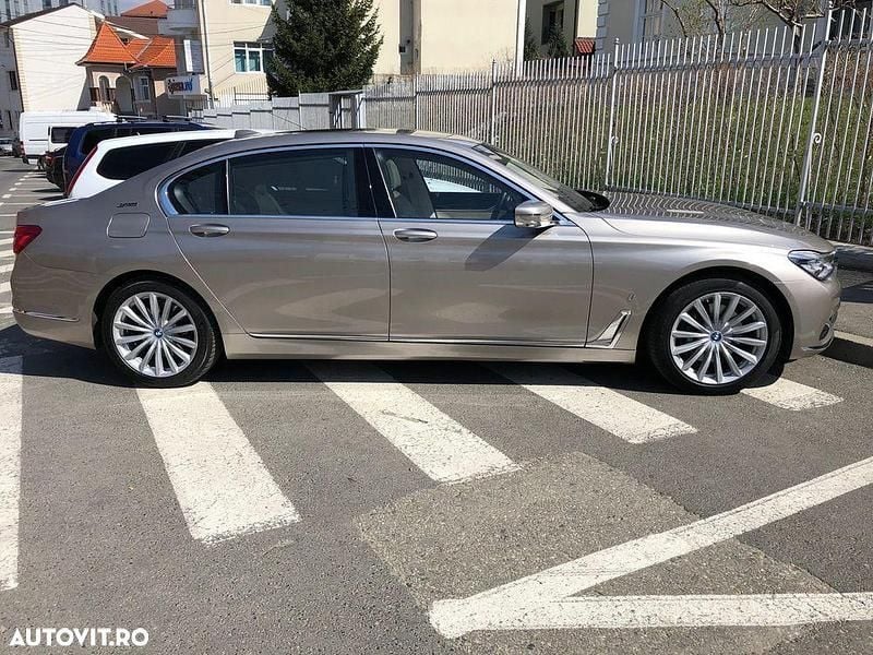 Second-hand BMW 740L Comfort Edition 326 CP (239 kW) 2016 Culoarealte culori Berlinǎ