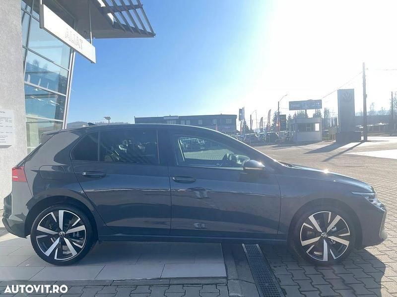 Second-hand VW Golf VIII Life 150 CP (110 kW) 2024 Culoaregri Hatchback