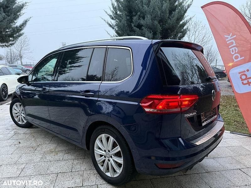Second-hand VW Touran Highline 150 CP (110 kW) 2017 Culoarealbastru Monovolum