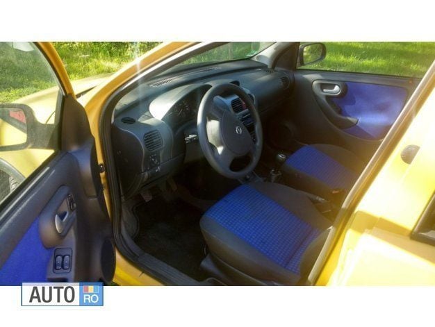 Second-hand Opel Corsa Edition 70 CP (51 kW) 2004 Galben Hatchback