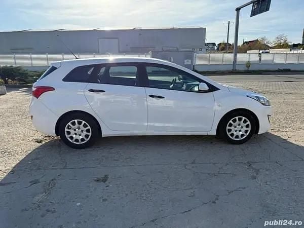 Alb Utilizat 2013 Hyundai i30 Break | 6.800 EUR (Preț OK) - Imagine 1/4