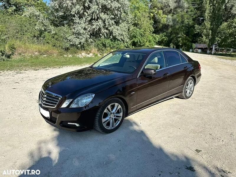 Second-hand Mercedes E200 136 CP (100 kW) 2009 Culoaremaro Berlinǎ