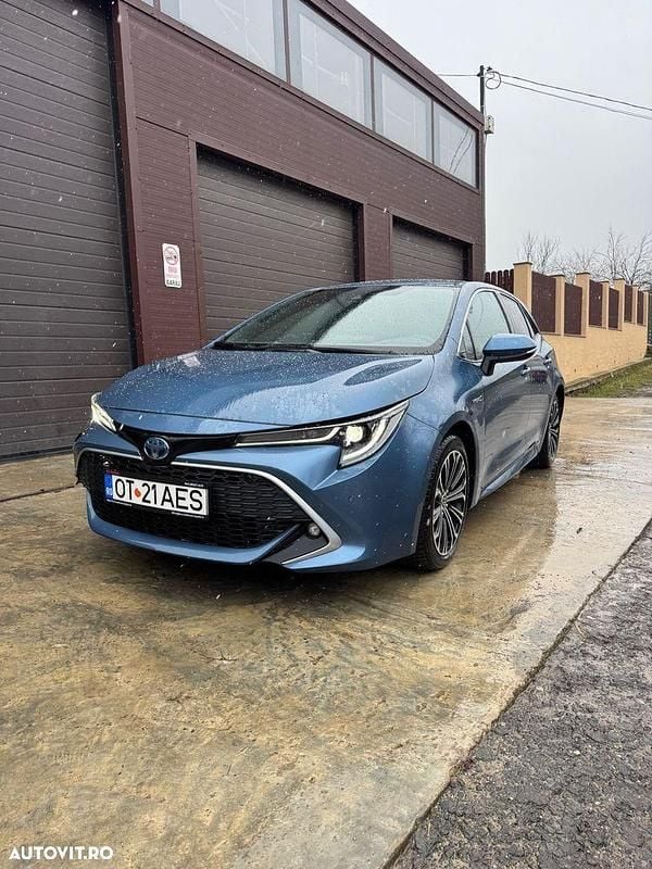 Second-hand Toyota Corolla 140 CP (102 kW) 2021 Culoarealbastru Hatchback