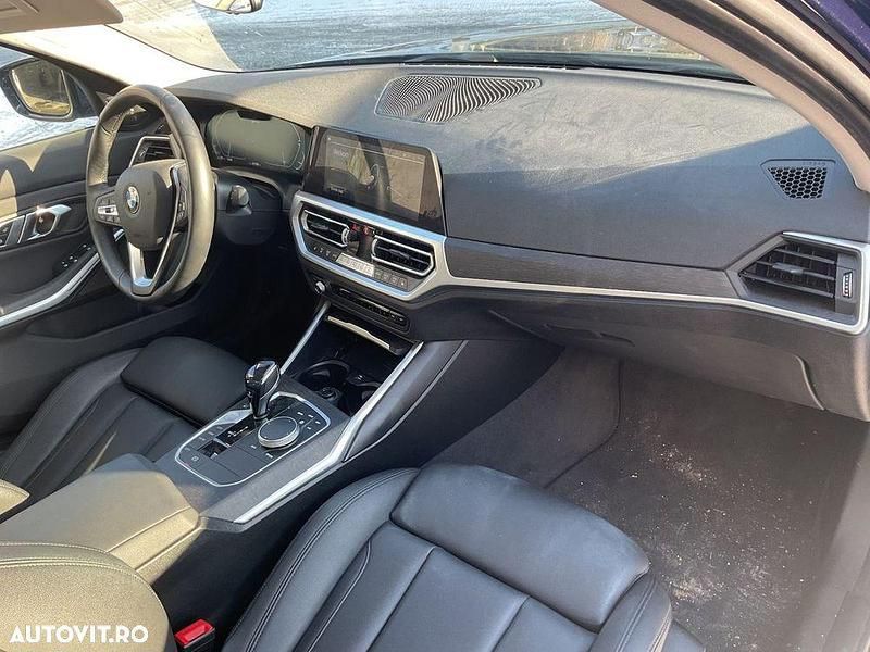 Second-hand BMW 330e Sport Line 292 CP (214 kW) 2019 Culoarealbastru Berlinǎ