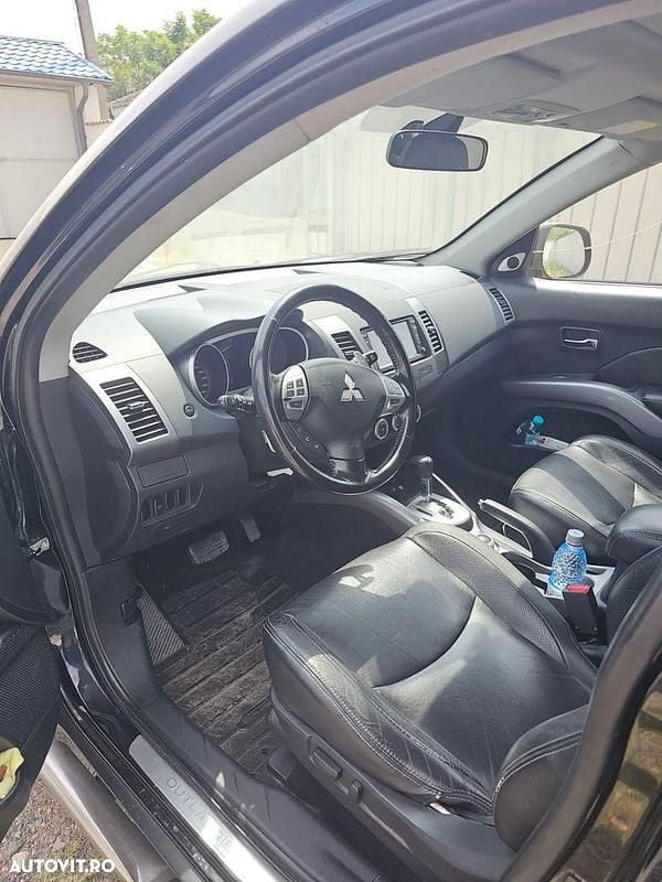 Negru Utilizat 2008 Mitsubishi Outlander SUV | 6.500 EUR - Imagine 1/4