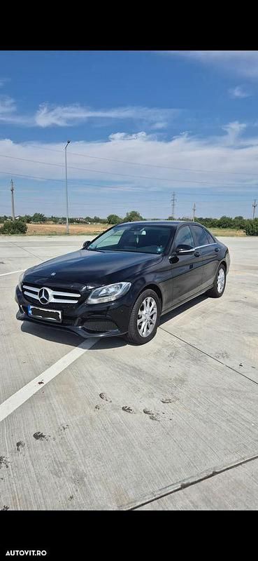 Culoarenegru Utilizat 2014 Mercedes C220 Berlinǎ | 12.200 EUR (Preț OK) - Imagine 1/4