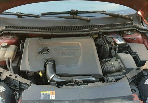 Second-hand Ford Focus 105 CP (77 kW) 2005 Portocaliu Hatchback