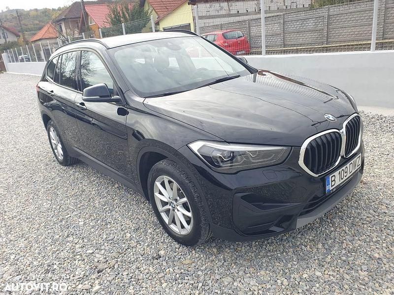 Culoarenegru Utilizat 2020 BMW X1 Comfort Edition SUV | 21.998 EUR (Preț OK) - Imagine 1/4