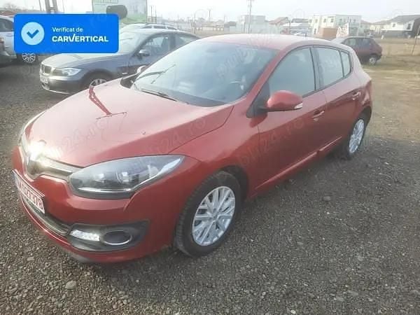 Rosu Utilizat 2015 Renault Mégane III Zen Hatchback | 6.800 EUR (Preț bun) - Imagine 1/4