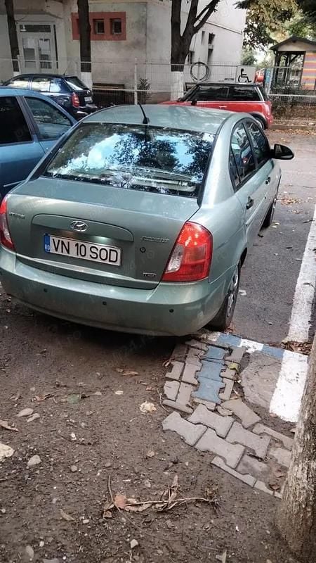 Second-hand Hyundai Accent 110 CP (80 kW) 2009 Verde Berlinǎ