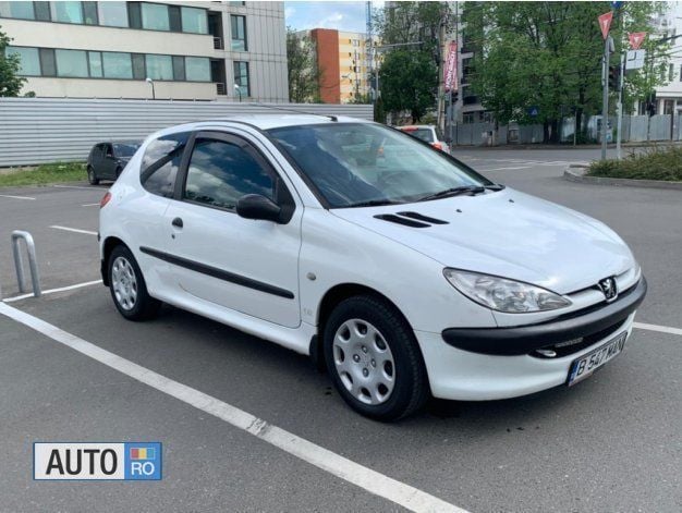 Second-hand Peugeot 206 69 CP (50 kW) 2004 Alb Coupe