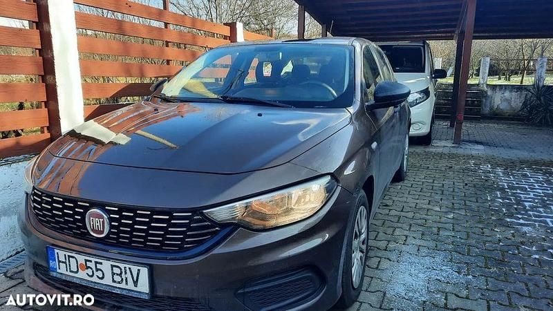 Culoaremaro Utilizat 2018 Fiat Tipo Berlinǎ | 4.600 EUR (Preț bun) - Imagine 1/4