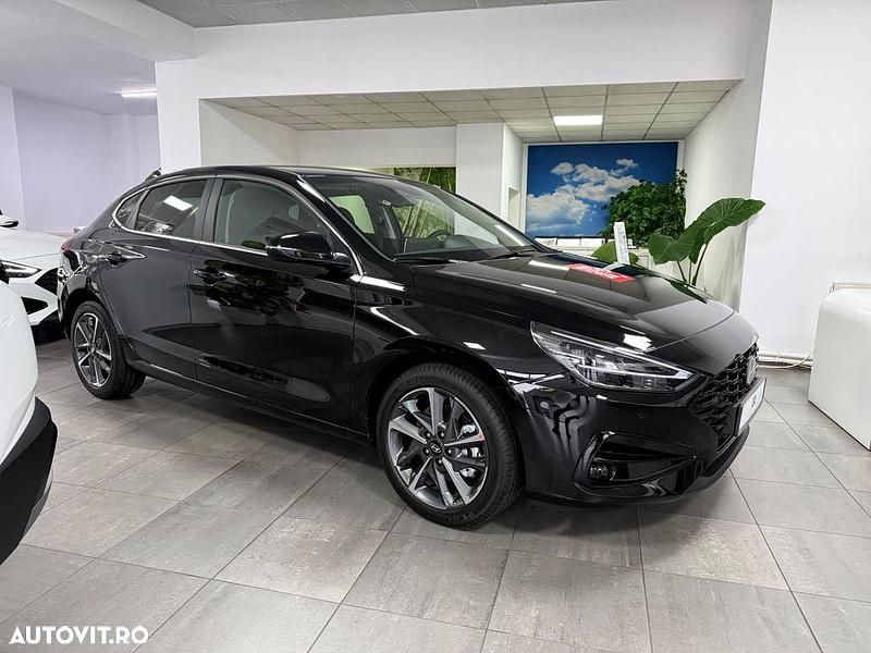 Culoarenegru Nouă 2025 Hyundai i30 Berlinǎ | 25.516 EUR (Preț OK) - Imagine 1/4