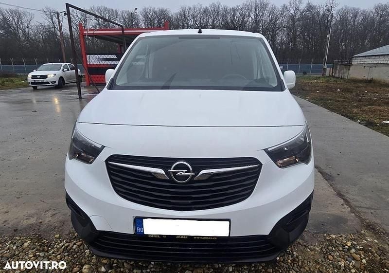 Culoarealb Utilizat 2020 Opel Combo Selection Monovolum | 8.750 EUR (Preț OK) - Imagine 1/4