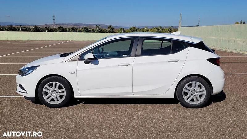 Second-hand Opel Astra Excellence 110 CP (80 kW) 2017 Culoarealb Hatchback