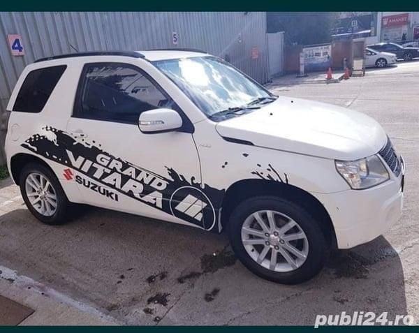 Alb Utilizat 2010 Suzuki Grand Vitara SUV | 3.800 EUR (Super Preț) - Imagine 1/4