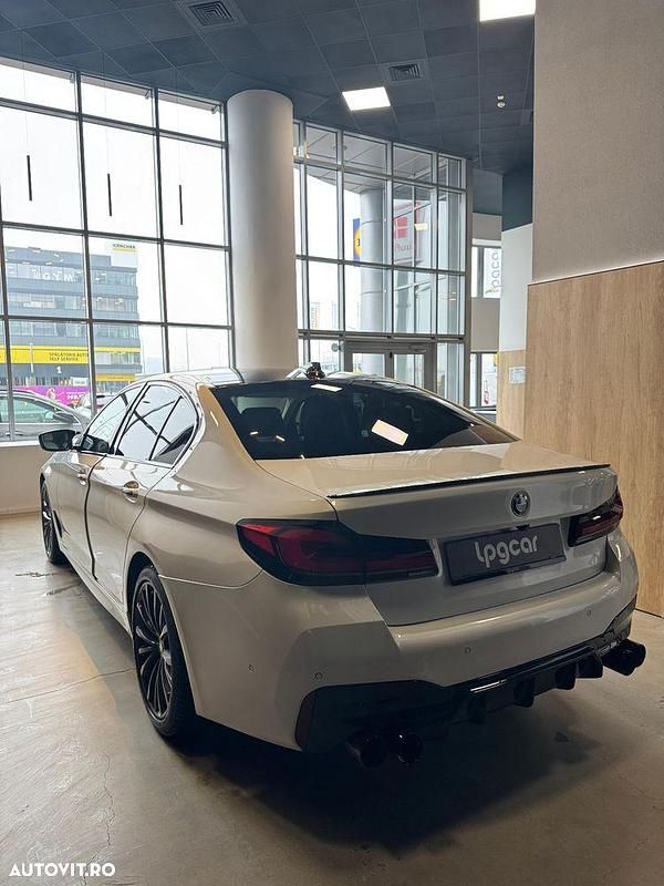 Second-hand BMW 530 265 CP (194 kW) 2019 Culoarealb Berlinǎ