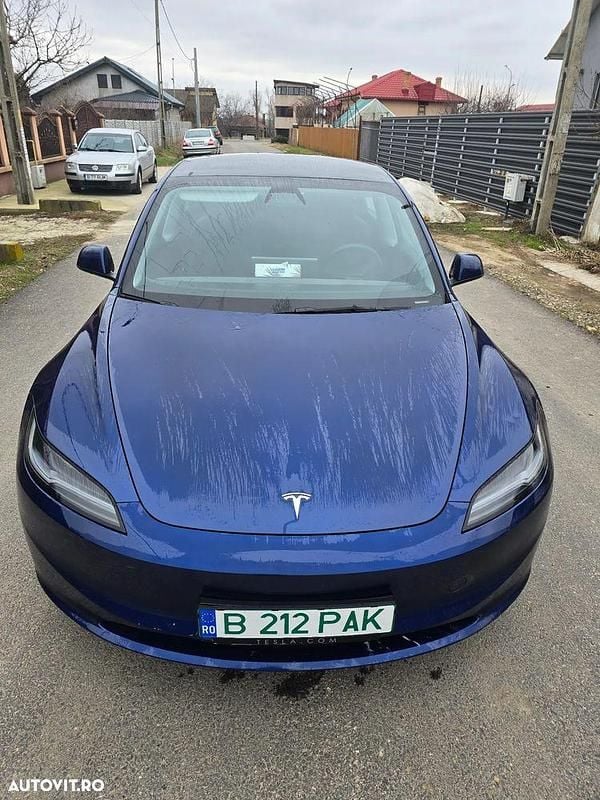 Culoarealbastru Second-hand 2024 Tesla Model 3 Berlinǎ | 37.000 EUR (Scump) - Imagine 1/4