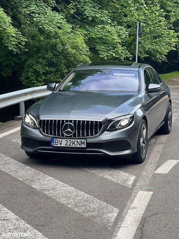 Gri Utilizat 2017 Mercedes E350 Exclusive Berlinǎ | 21.900 EUR - Imagine 1/4