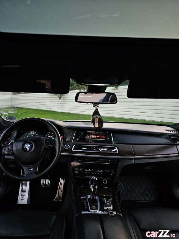 Utilizat 2014 BMW 730 Comfort Edition Berlinǎ | 16.599 EUR - Imagine 1/4