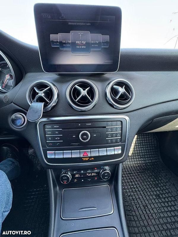 Culoarenegru Utilizat 2018 Mercedes GLA220 SUV | 24.000 EUR (Preț OK) - Imagine 1/4