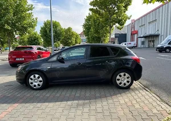 Negru Utilizat 2012 Opel Astra Hatchback | 3.800 EUR (Super Preț) - Imagine 1/4