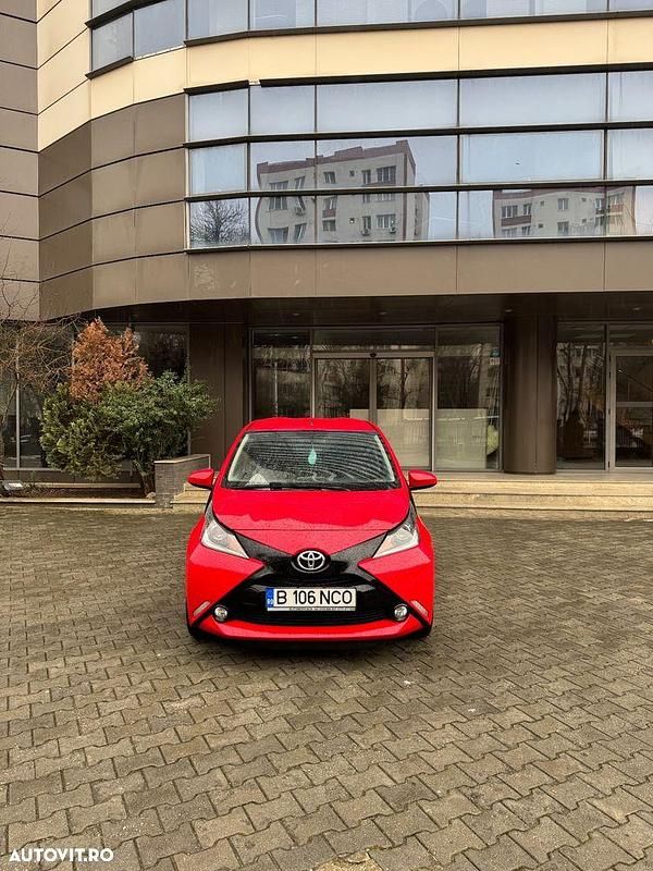 Culoarerosu Utilizat 2018 Toyota Aygo Hatchback | 7.900 EUR (Preț OK) - Imagine 1/4