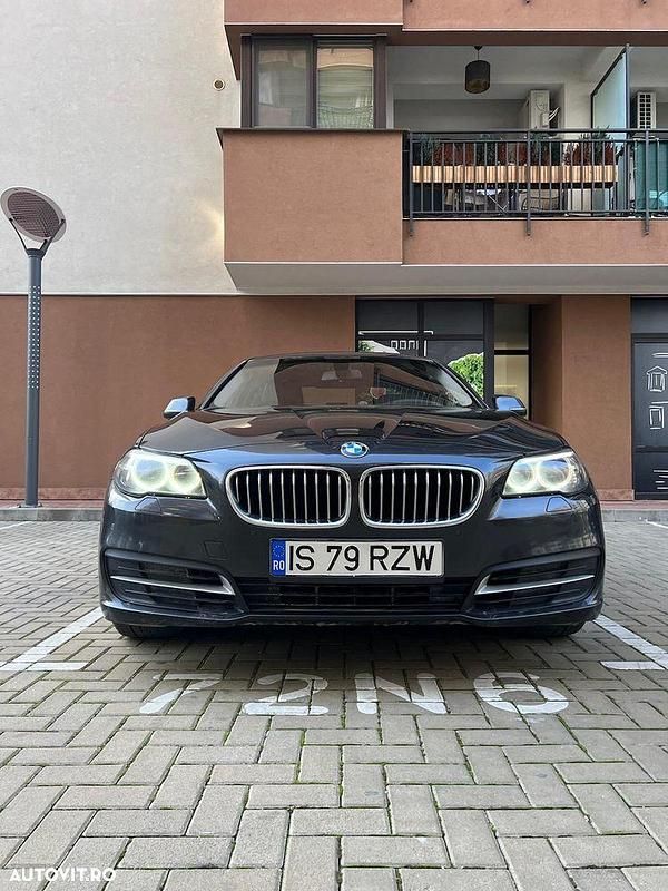 Second-hand BMW 520 Comfort Edition 184 CP (135 kW) 2015 Culoarenegru Berlinǎ