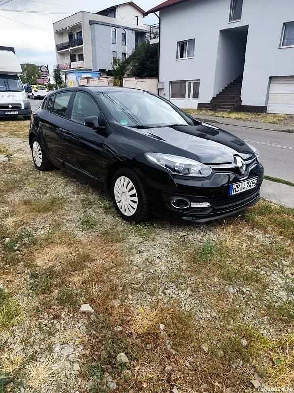 Negru Second-hand 2015 Renault Mégane III Hatchback | 4.500 EUR (Super Preț) - Imagine 1/4