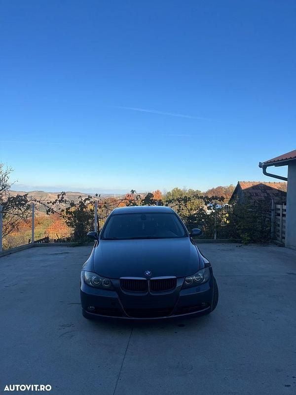 Second-hand BMW 320 Sport Line 177 CP (130 kW) 2008 Culoaregri Berlinǎ