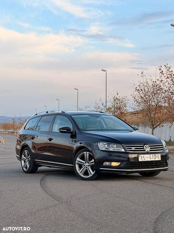 Culoarenegru Utilizat 2013 VW Passat R-line Break | 6.999 EUR (Preț OK) - Imagine 1/4