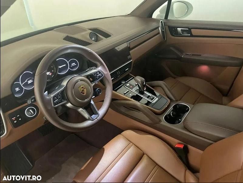 Culoarealb Utilizat 2020 Porsche Cayenne SUV | 68.970 EUR (Preț OK) - Imagine 1/4