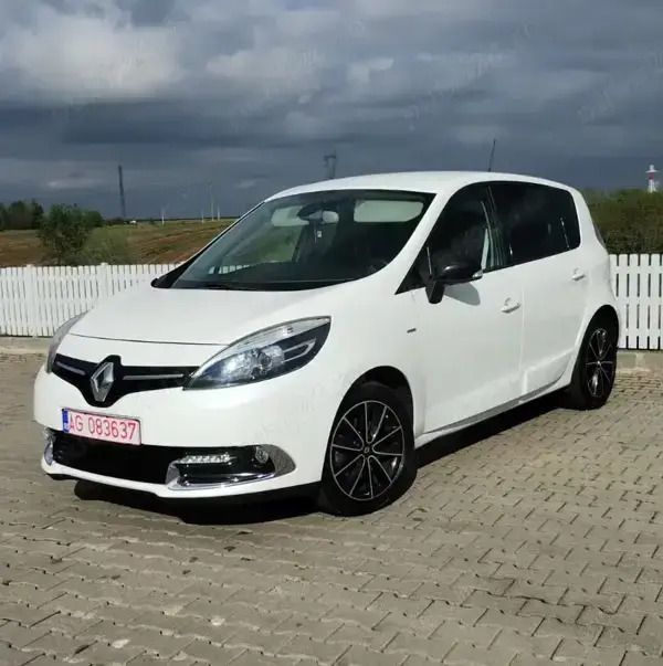 Alb Utilizat 2013 Renault Scénic III Bose Edition Monovolum | 4.800 EUR (Preț OK) - Imagine 1/4