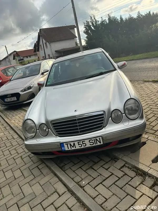 Argintiu Utilizat 2000 Mercedes E220 Avantgarde Berlinǎ | 3.200 EUR - Imagine 1/4