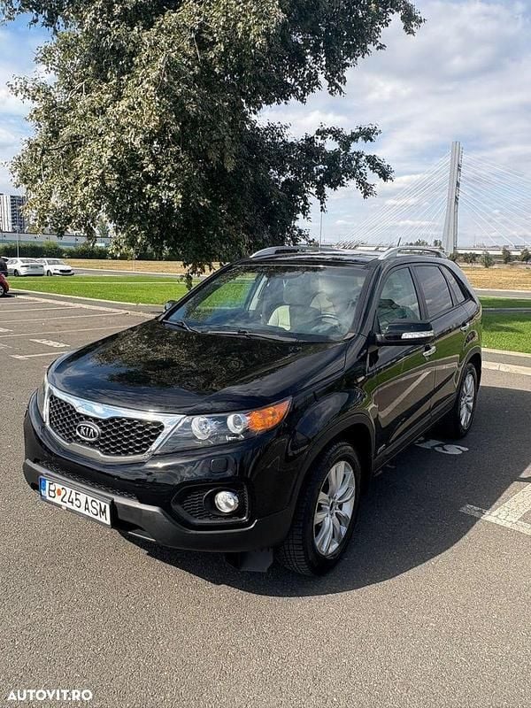 Culoarenegru Utilizat 2012 Kia Sorento SUV | 9.700 EUR (Super Preț) - Imagine 1/4