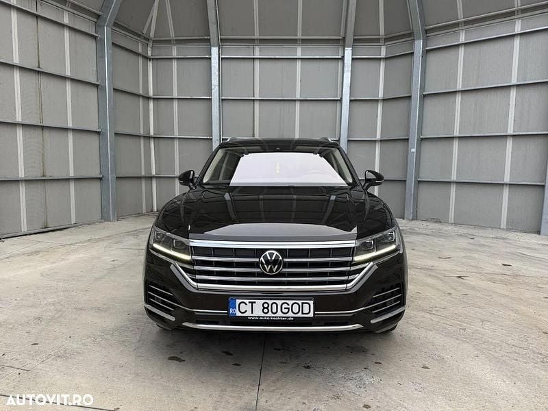 Culoaremaro Utilizat 2022 VW Touareg Atmosphere SUV | 42.900 EUR (Super Preț) - Imagine 1/4