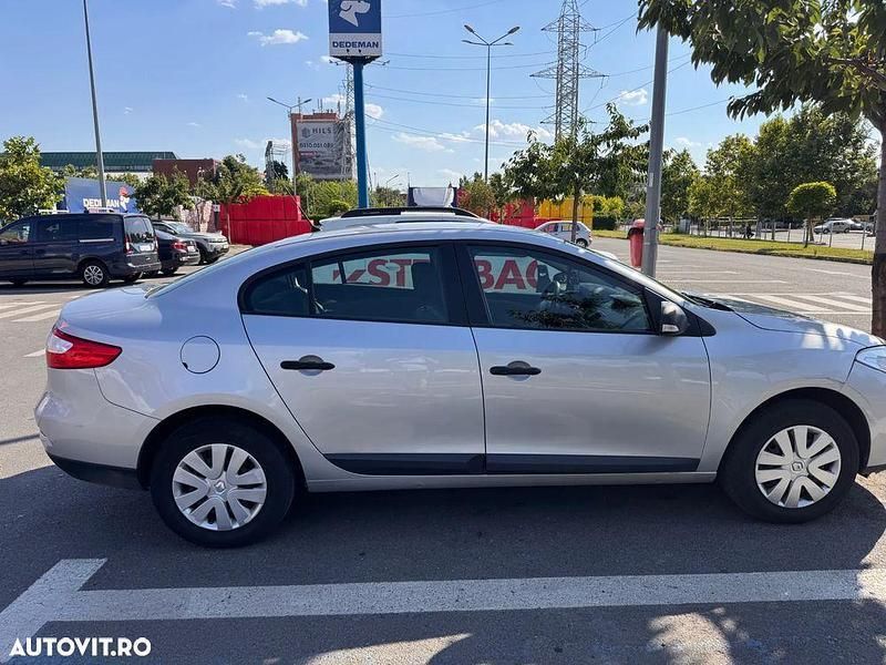 Gri Utilizat 2011 Renault Fluence Authentique Berlinǎ | 3.700 EUR (Preț bun) - Imagine 1/4
