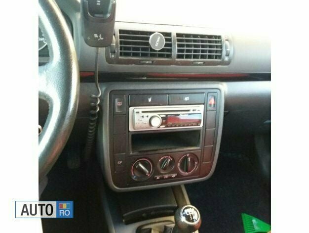 Second-hand VW Sharan 116 CP (85 kW) 2002 Roşu Monovolum