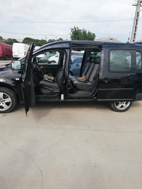 Second-hand VW Caddy 110 CP (80 kW) 2012 Negru Monovolum