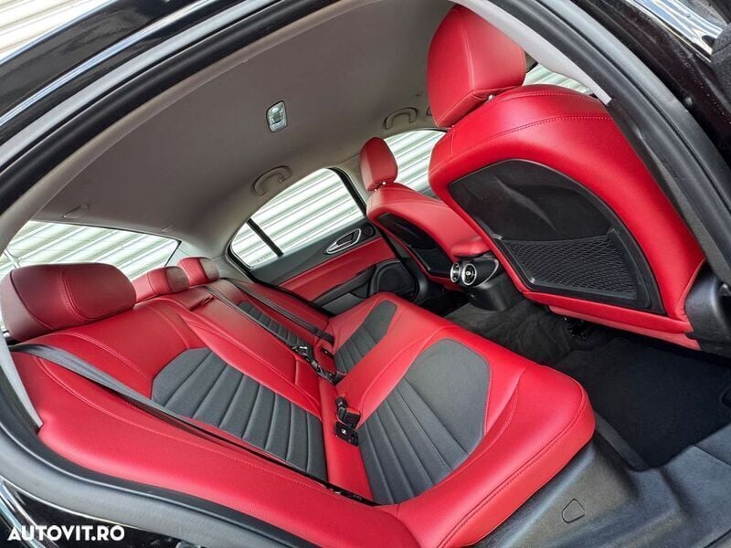 Second-hand Alfa Romeo Giulia 136 CP (100 kW) 2018 Negru Berlinǎ