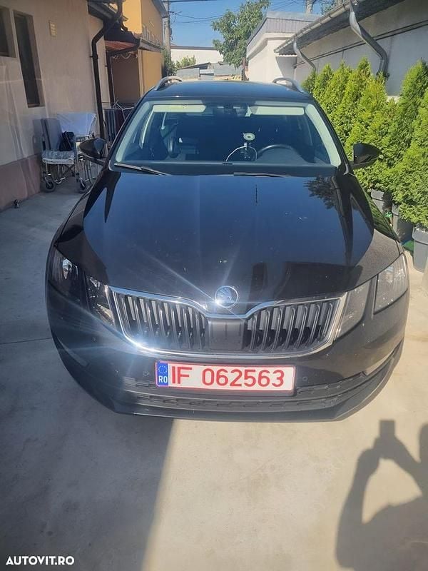 Culoarenegru Utilizat 2020 Skoda Octavia Ambition Break | 13.000 EUR (Super Preț) - Imagine 1/4