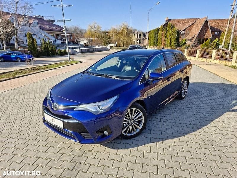 Second-hand Toyota Avensis Executive 143 CP (105 kW) 2016 Culoarealbastru Berlinǎ