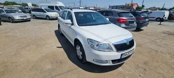 Alb Utilizat 2012 Skoda Octavia Break | 5.000 EUR (Preț bun) - Imagine 1/4