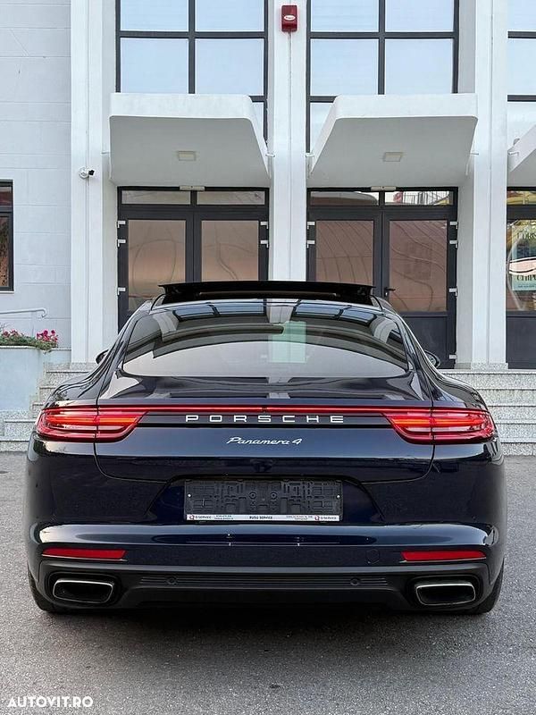 Second-hand Porsche Panamera 4 330 CP (242 kW) 2018 Culoarealbastru Berlinǎ