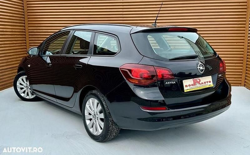 Second-hand Opel Astra Active 110 CP (80 kW) 2012 Culoarenegru Break