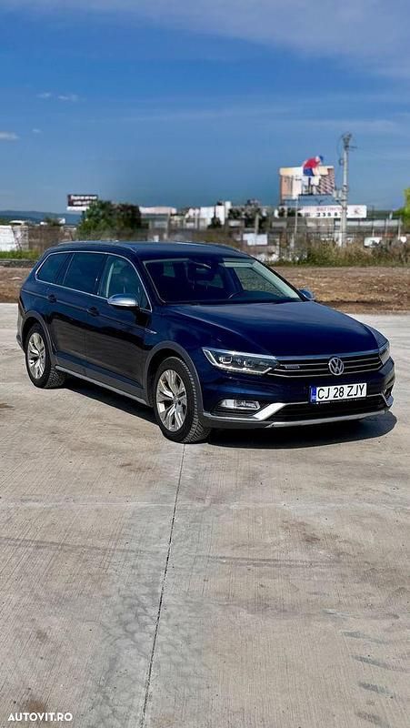 Culoarealbastru Utilizat 2017 VW Passat Highline Break | 13.999 EUR (Puțin scump) - Imagine 1/4