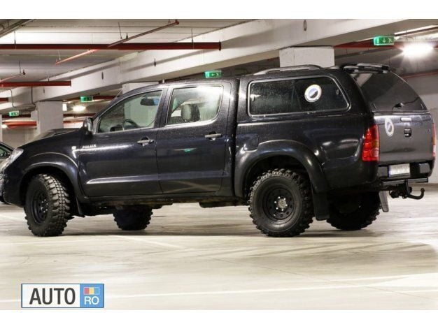 Second-hand Toyota HiLux 144 CP (105 kW) 2010 Negru Pickup